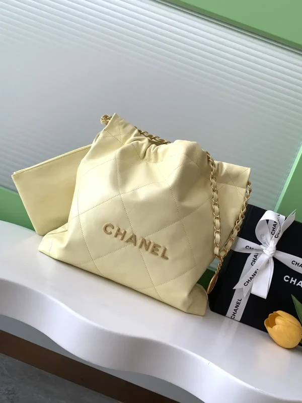 Chanel Quilted Chain Shoulder Bag image 1