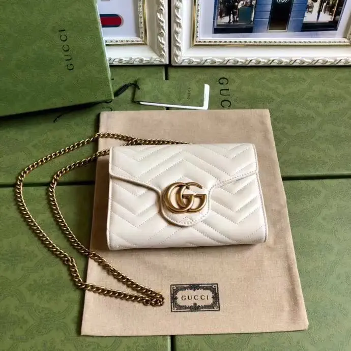 Gucci White Quilted Chain Shoulder Bag image 1