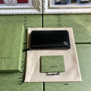 Gucci Black Leather Zip Around Wallet image 1
