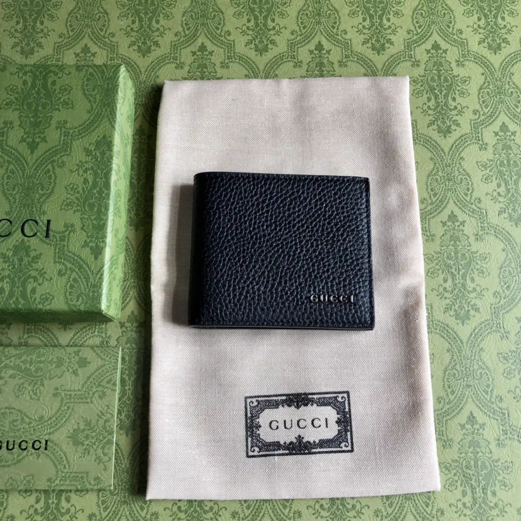 Gucci Logo Black Leather Bifold Wallet image 1