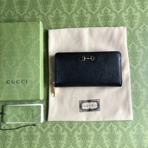Gucci Black Leather Horsebit Zip Around Wallet image 1