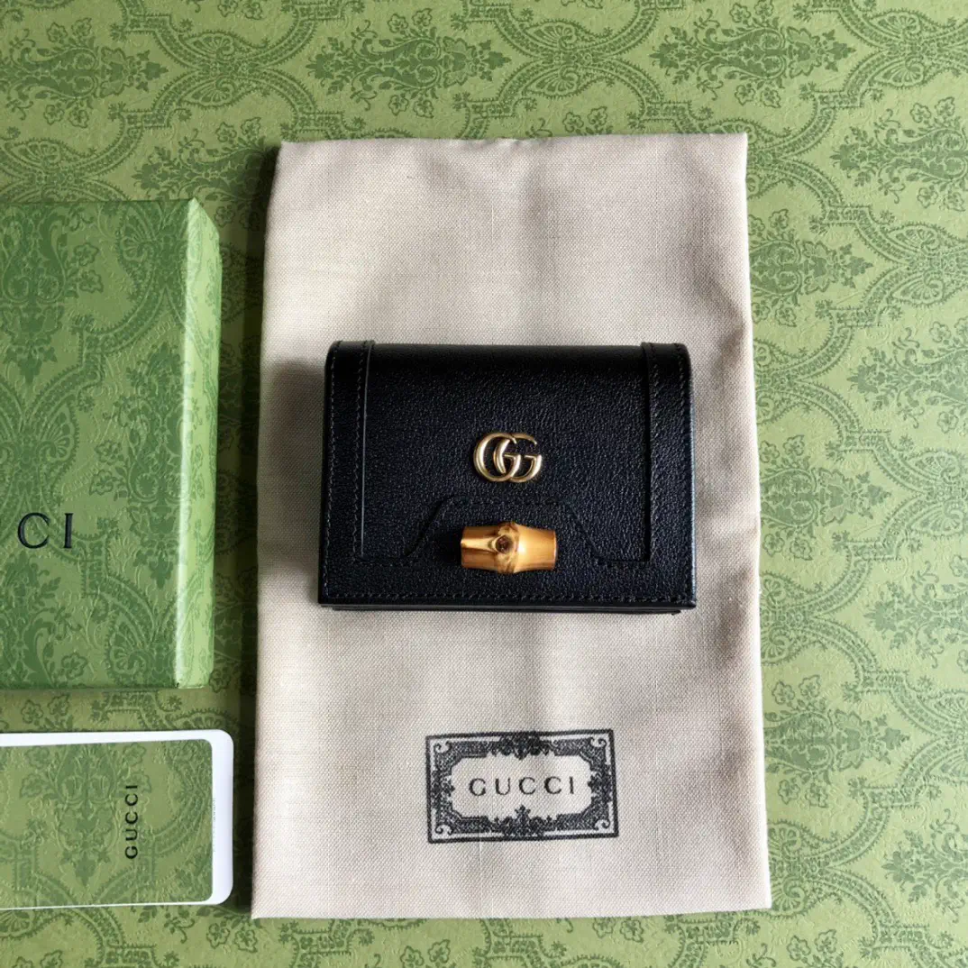 Gucci Diana Black Leather Card Holder with Bamboo Lock image 1