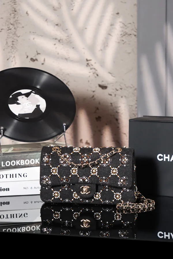 Chanel Limited Edition Hand-Beaded Evening Shoulder Bag image 1