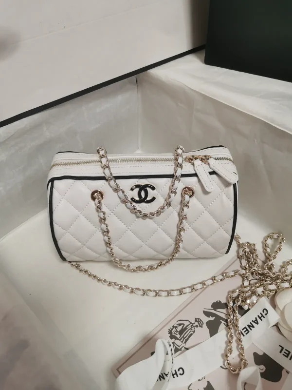 Chanel Quilted Chain Shoulder Crossbody Bag image 1