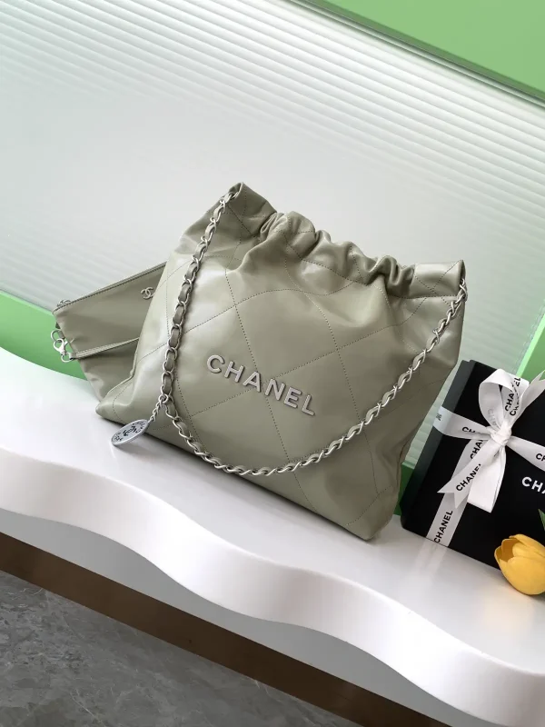 Chanel Quilted Chain Shoulder Bag image 1