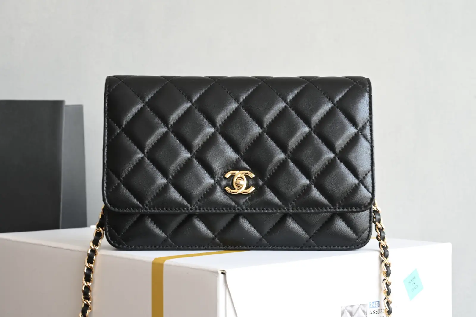 Chanel Quilted Wallet On Chain image 1