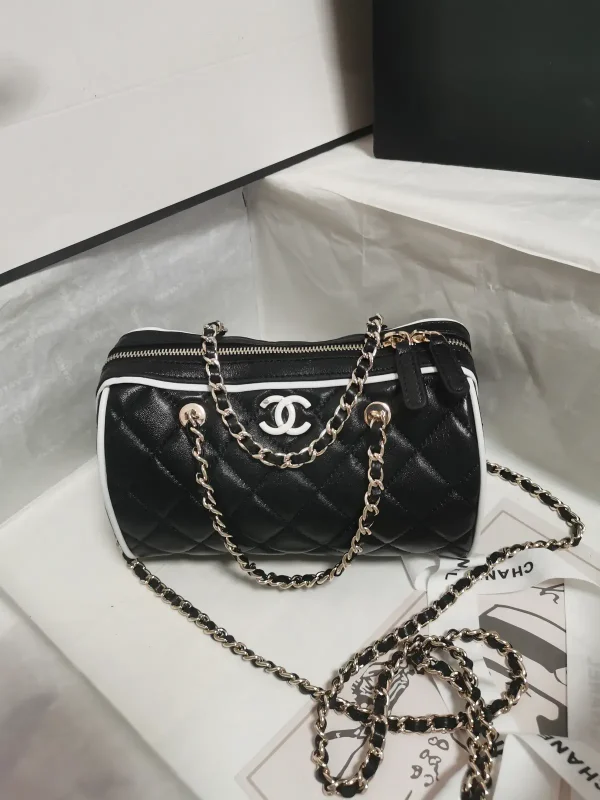 Chanel Quilted Chain Crossbody Bag image 1