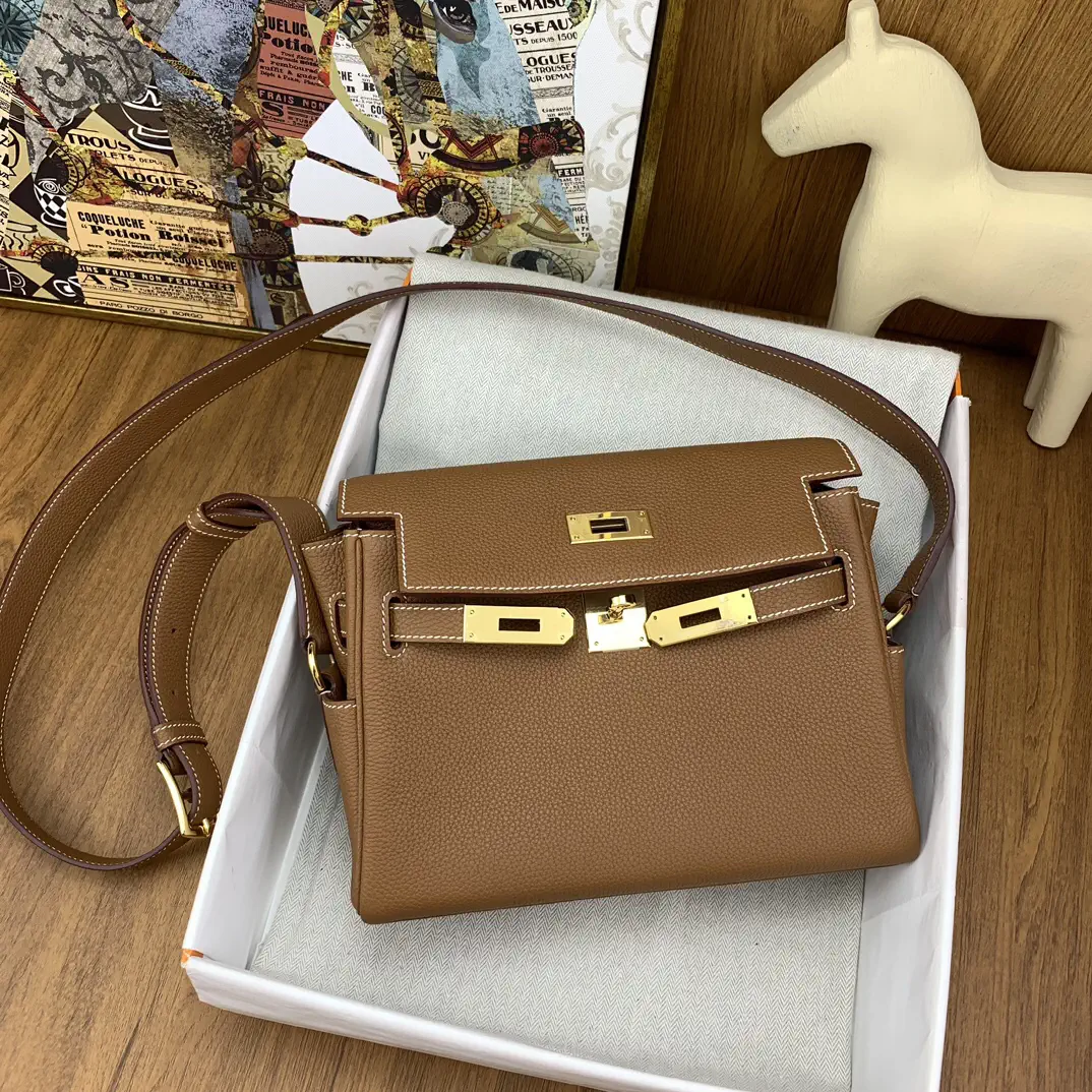 Hermès Brown Kelly Messenger Bag image 1