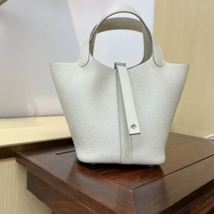 Hermès White Pebbled Leather Picotin 18 Bag image 1