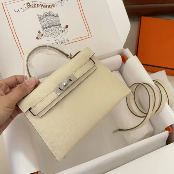 Hermès Cream Top Handle Bag image 1