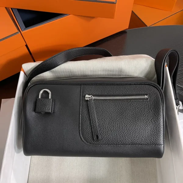 Hermès Black Leather Shoulder Bag image 1