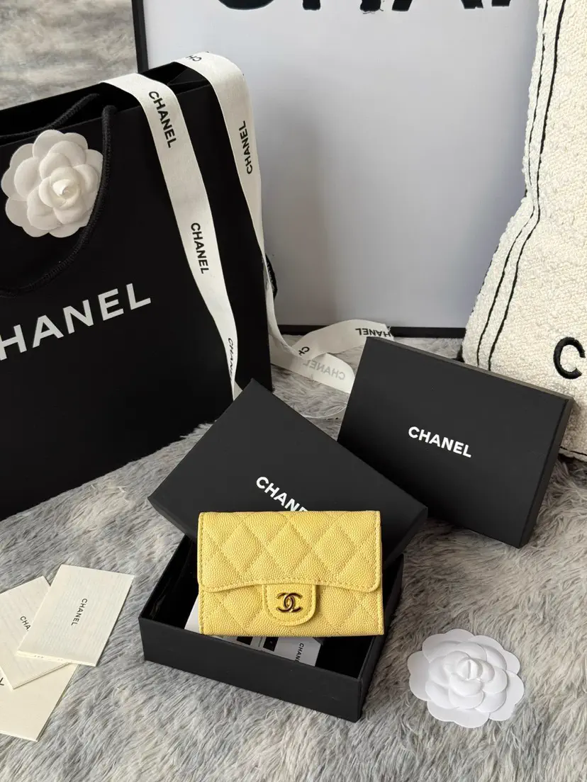 Chanel Quilted Caviar Card Holder image 1