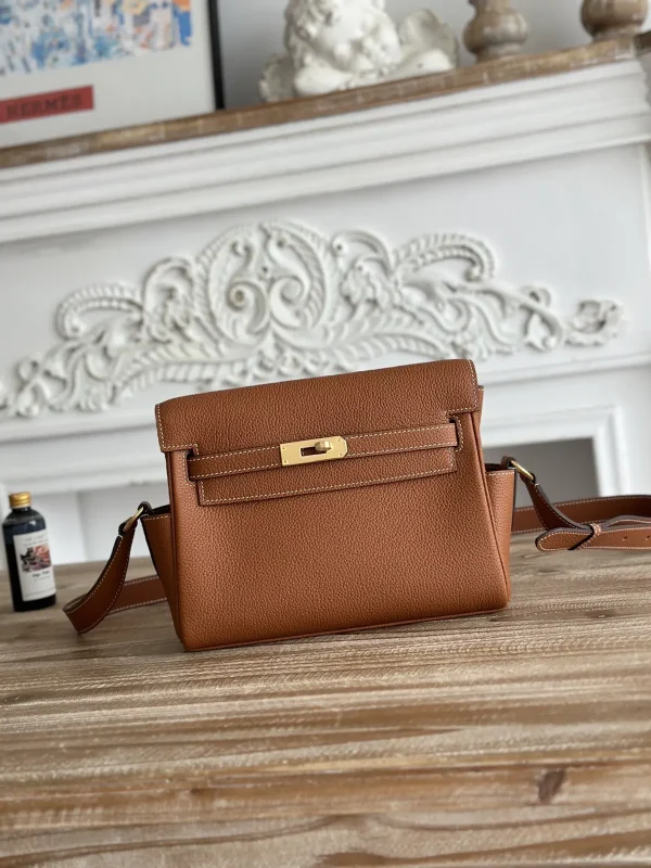 Hermès Kelly Messenger Crossbody Bag image 1