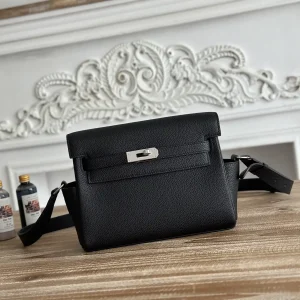 Hermès Black Kelly Messenger Bag image 1