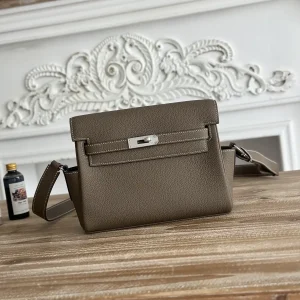Hermès Kelly Messenger Crossbody Bag image 1