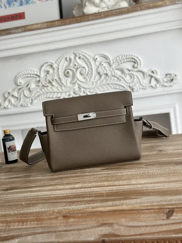 Hermès Kelly Messenger Crossbody Bag image 1