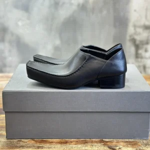 24SS Runway Style Unisex Leather Dress Shoes image 1