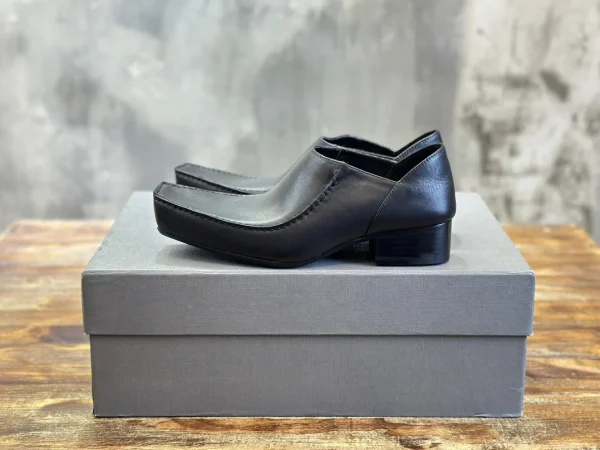 24SS Runway Style Unisex Leather Dress Shoes image 1