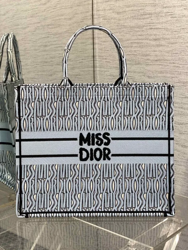 Dior Miss Dior Embroidered Tote Bag image 1