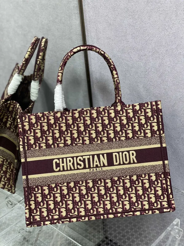 Dior Oblique Embroidered Tote Bag image 1