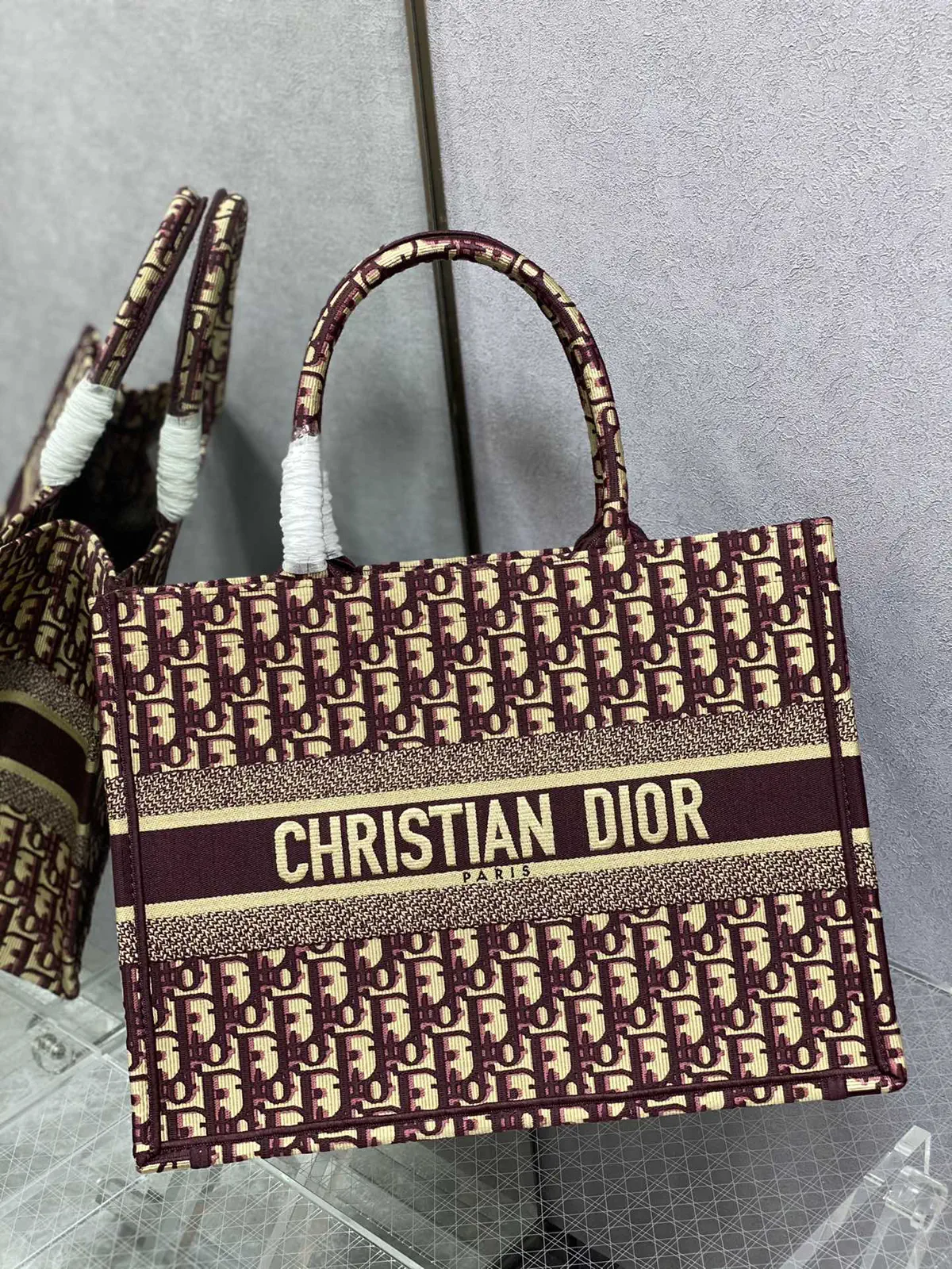 Dior Oblique Embroidered Tote Bag image 1