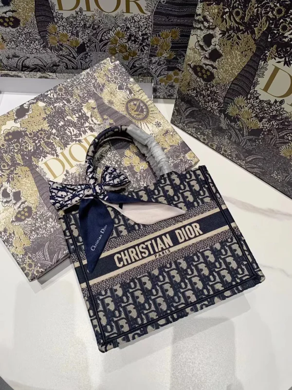 Dior Oblique Embroidered Tote Bag image 1