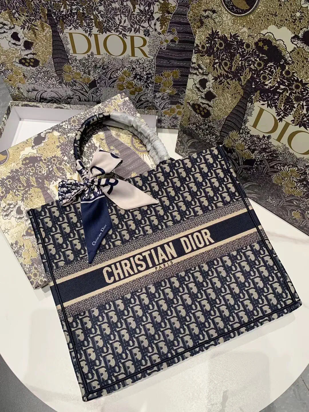 Dior Oblique Embroidered Tote Bag image 1