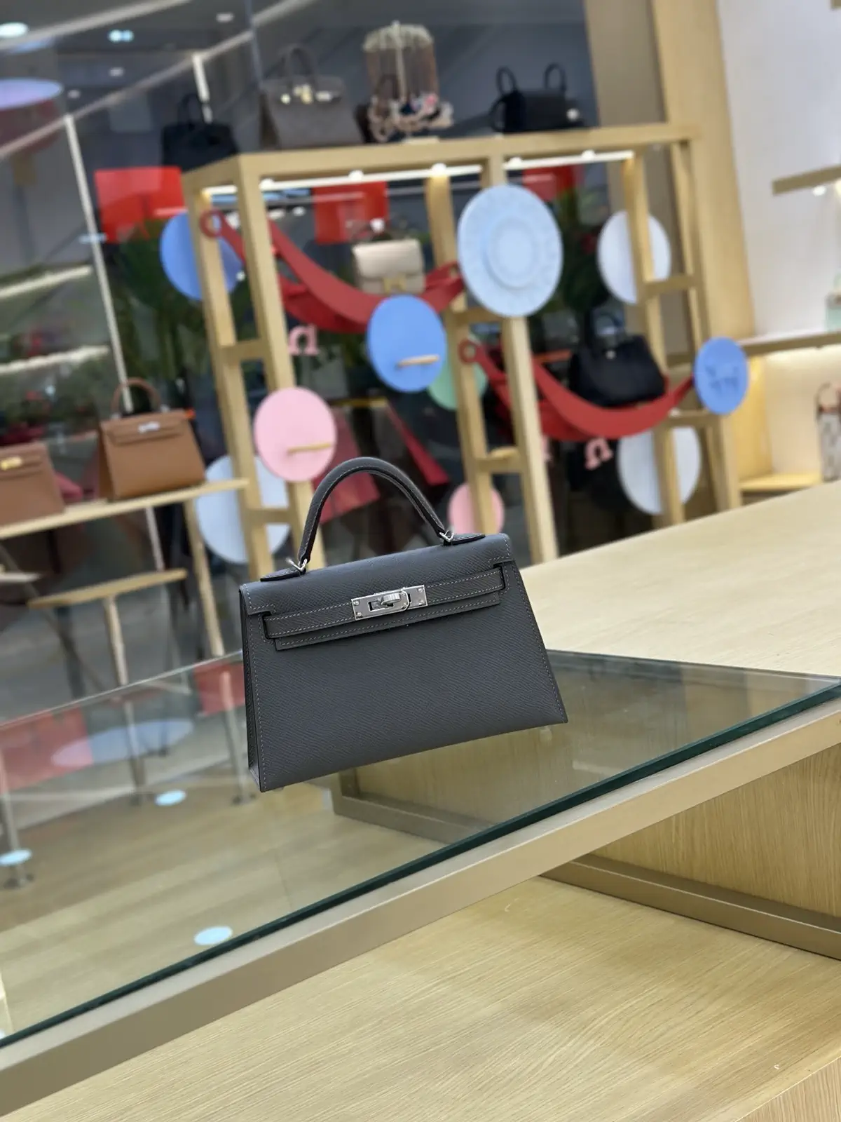 Hermès Mini Kelly 19 Top Handle Bag image 1