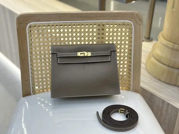 Hermès Kelly Danse Bag with Gold-Tone Hardware image 1