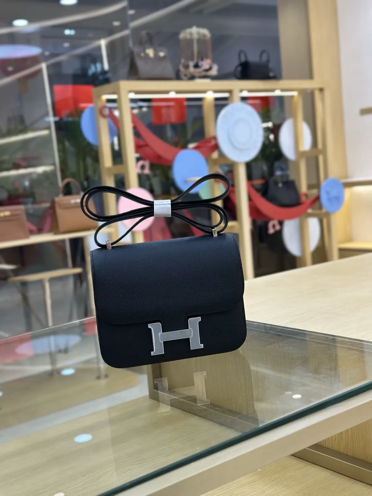 Hermès Black Constance 19 Shoulder Bag image 1