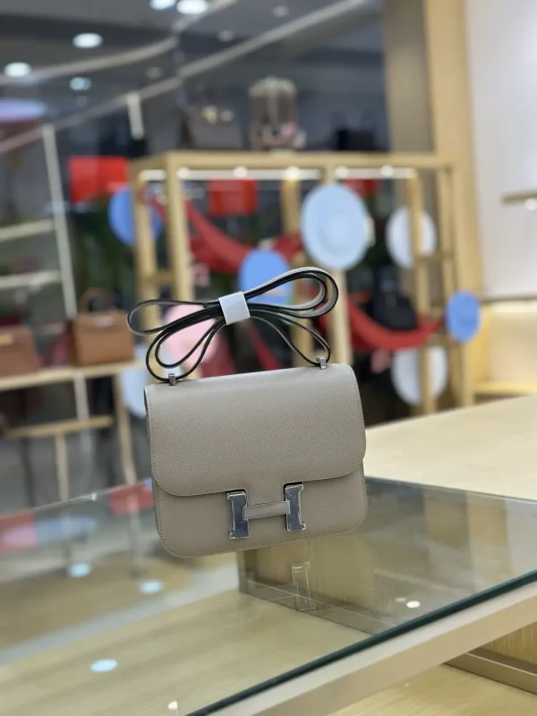 Hermès Constance 19 Shoulder Bag image 1