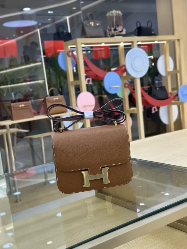 Hermès Constance 19 Shoulder Bag image 1