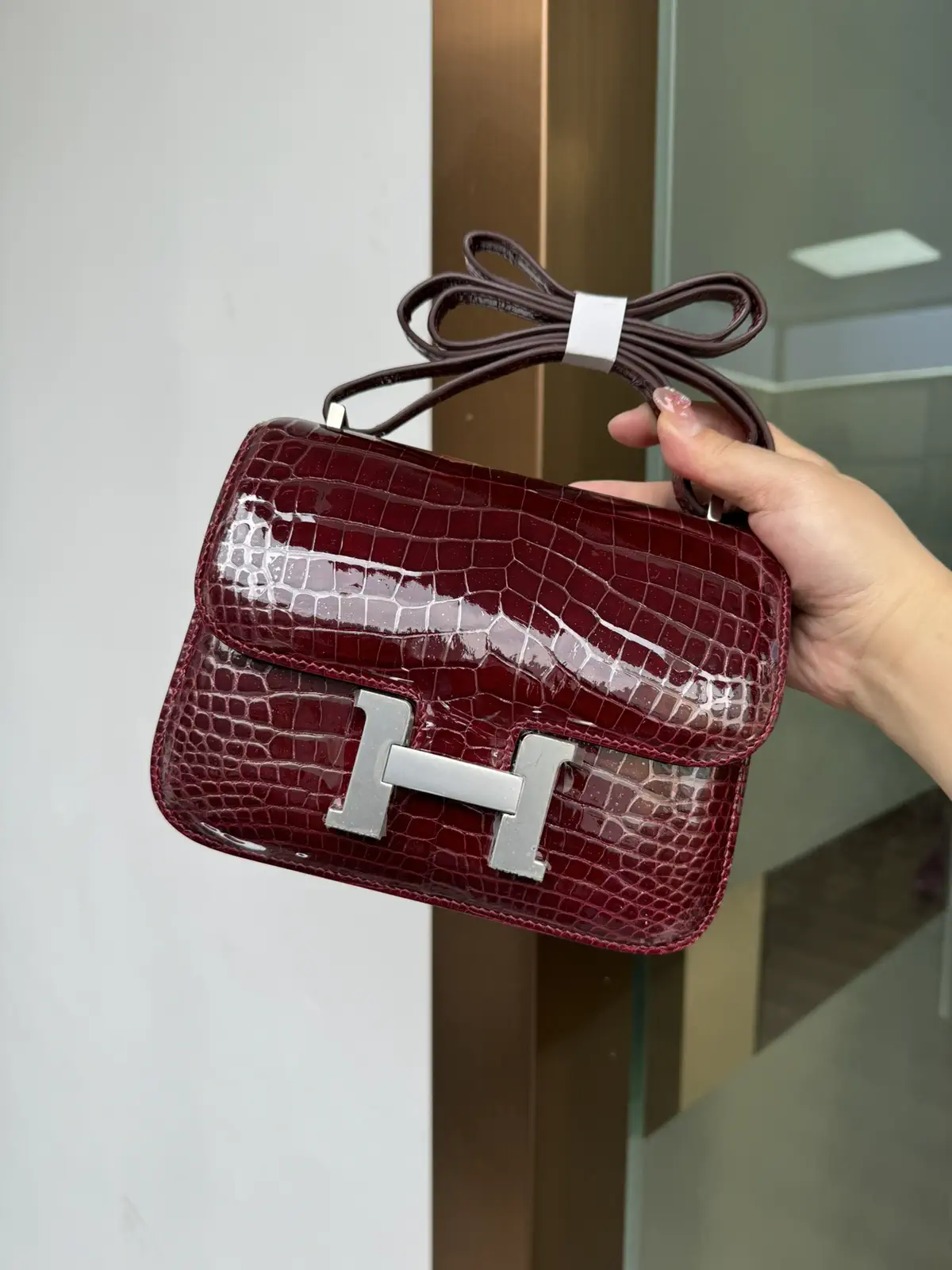 Hermès Burgundy Crocodile-Embossed Constance 19 Shoulder Bag image 1