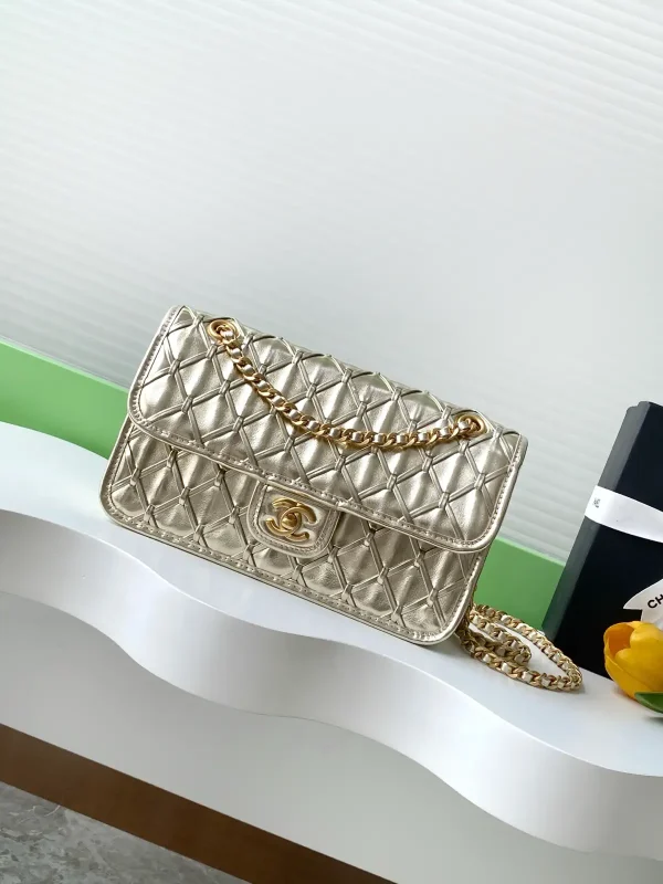Chanel Quilted Chain Shoulder Bag image 1