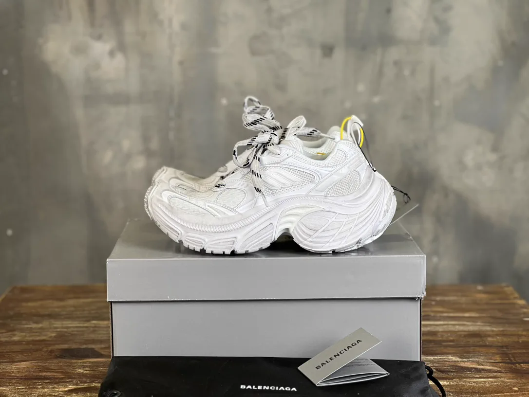 Balenciaga 6XL Round Toe Lace-Up Low-Top Chunky Sneakers image 1