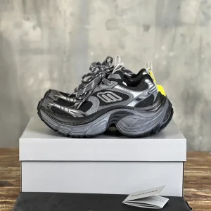 Balenciaga 6XL Round Toe Lace-Up Low-Top Chunky Sneakers image 1