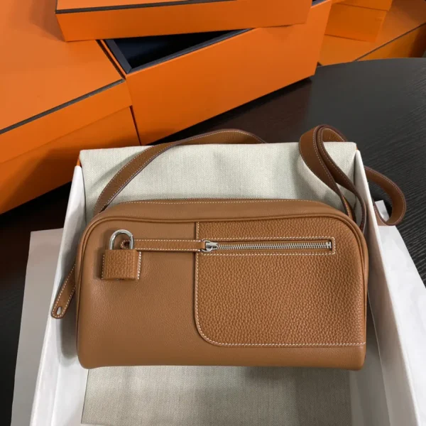 Hermès Leather Crossbody Shoulder Bag image 1