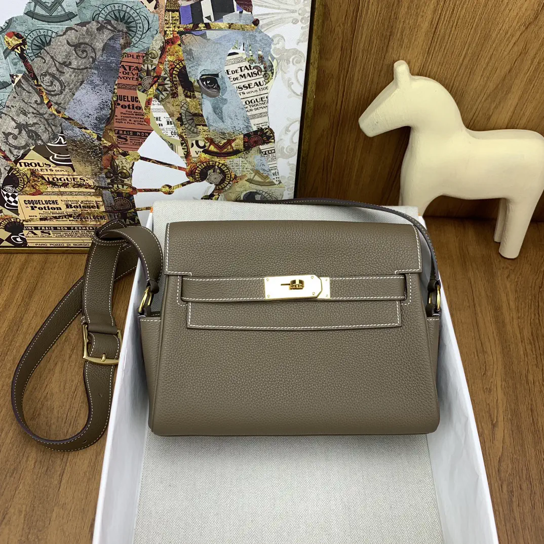 Hermès Kelly Messenger Bag image 1