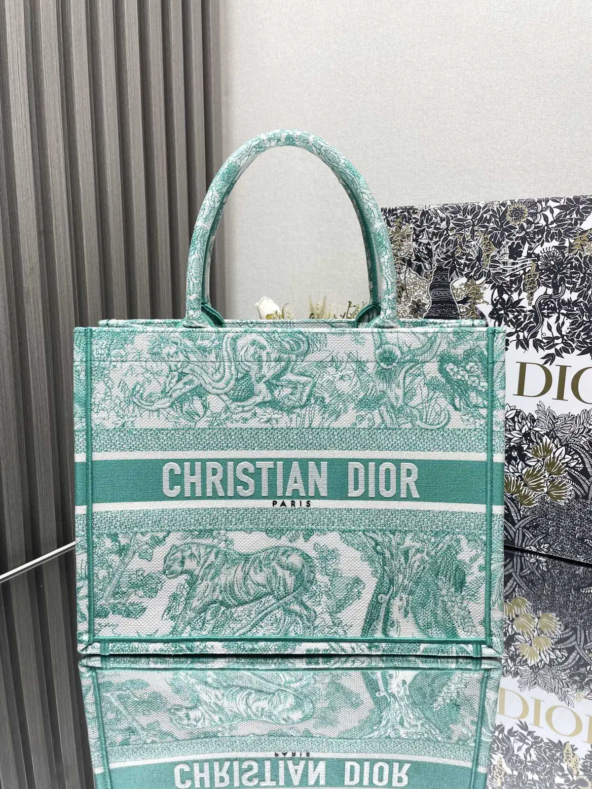 Dior Green Tiger Embroidered Tote Bag image 1