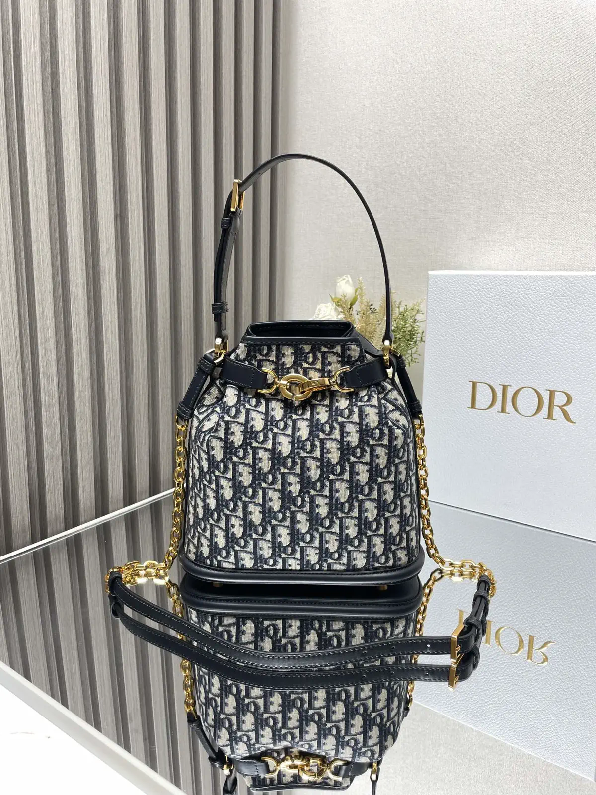 Dior C'est Large Bucket Bag image 1