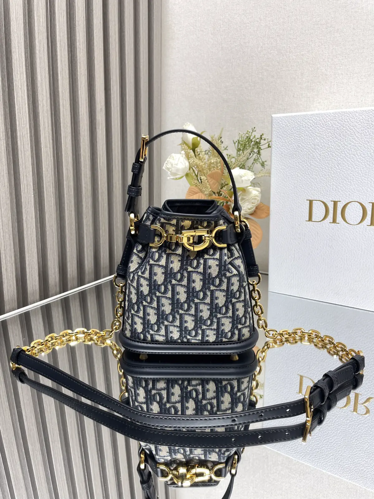 Dior C'est Small Bucket Bag image 1