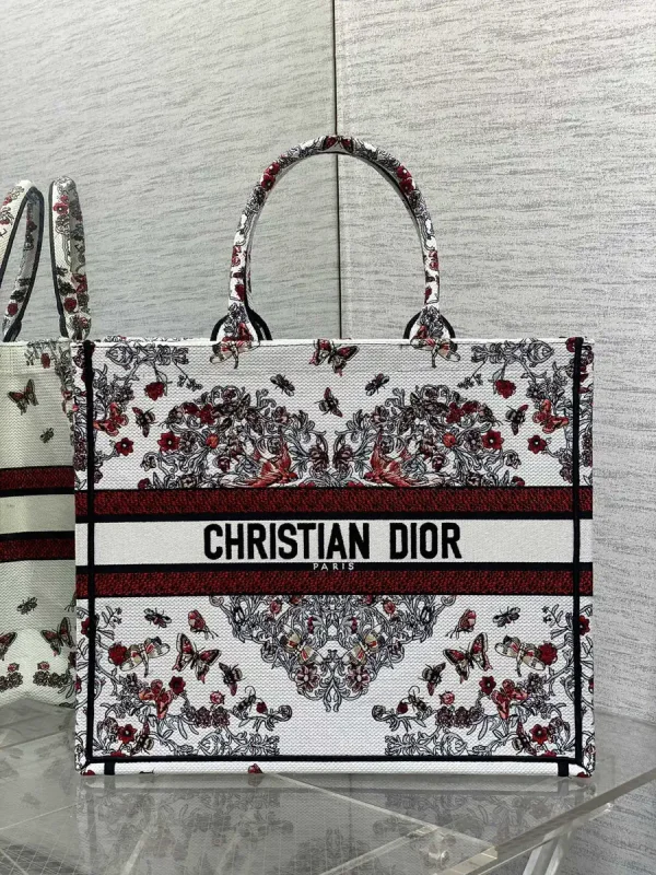 Dior Heart Pattern Embroidered Tote Bag image 1