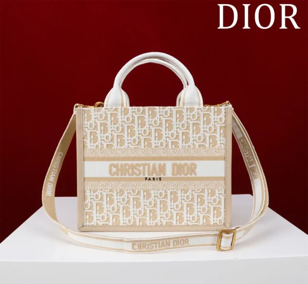 Dior Oblique Monogram Tote Bag image 1