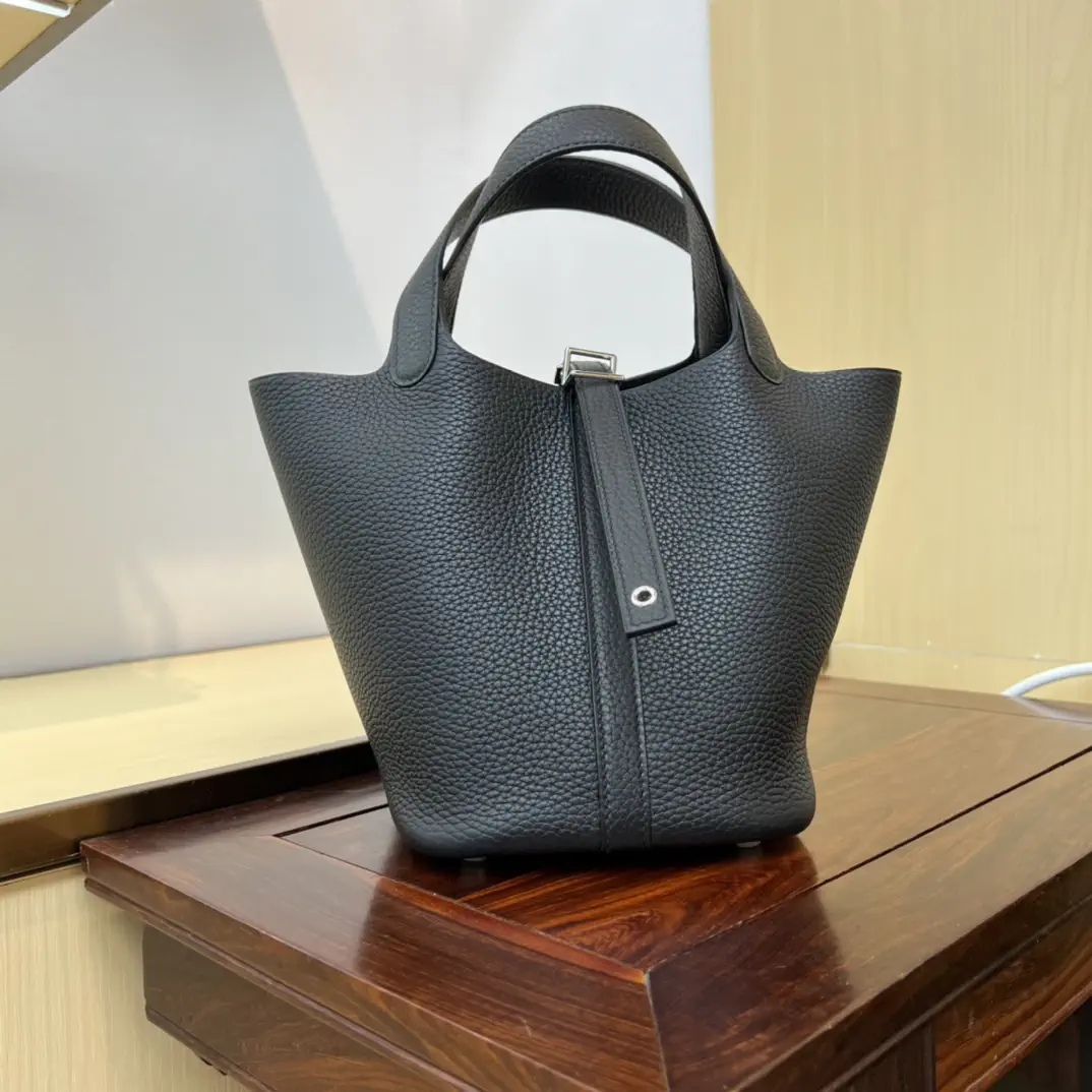 Hermès Black Leather Bucket Bag image 1