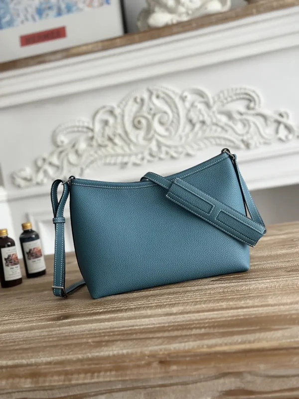 Hermès Berlingot Crossbody Bag image 1