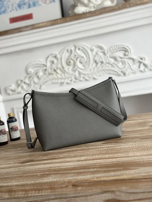 Hermès Berlingot Crossbody Bag image 1