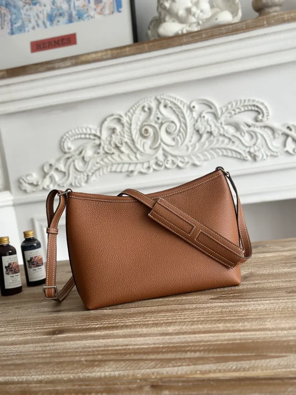 Hermès Berlingot Crossbody Bag image 1