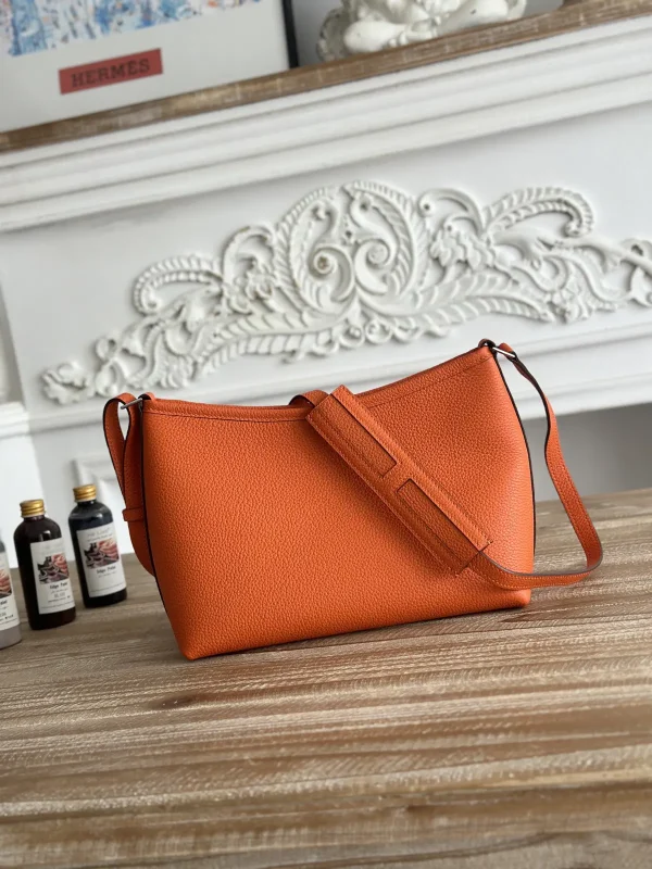 Hermès Berlingot Crossbody Bag image 1