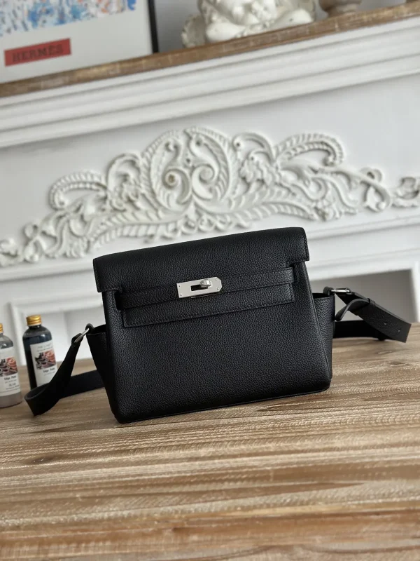 Hermès Kelly Messenger Crossbody Bag image 1