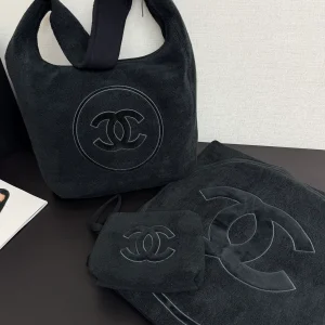 Chanel Black CC Logo Tote Bag image 1